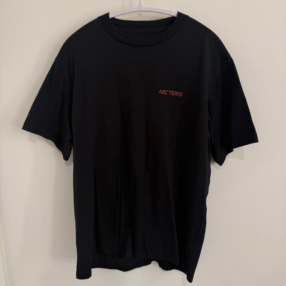 men’s black ARC’TERYX T-shirt with red detailing (“Blurred Bird”) [M]
